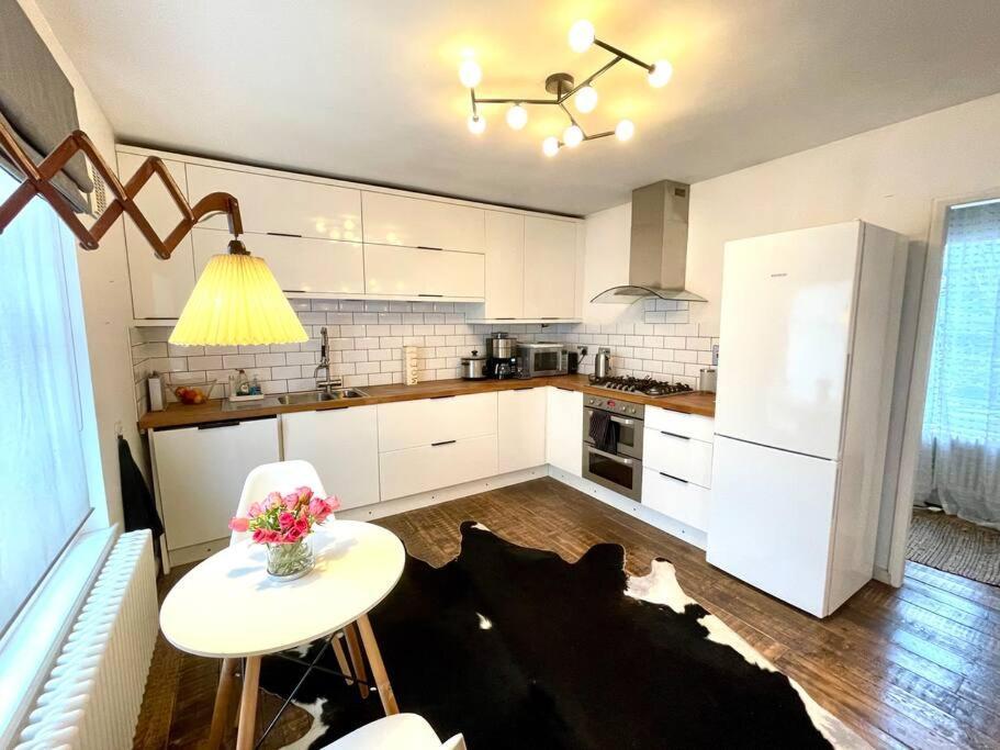 Gorgeous 2 Bedroom Apartment Edge Of Cabot Circus Bristol Eksteriør billede